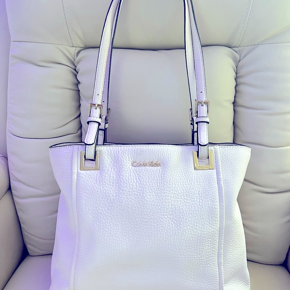 🎁Calvin Kline handbag w/ pebbled leather.VERY SOFT & SUPPLE🎁 - Picture 4 of 11